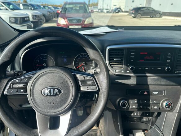 2018 Kia Sportage IV Рестайлинг, белый, 1623000 рублей - вид 6