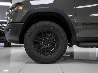 2025 Ram 1500 Crew Cab V Рестайлинг, зелёный, 8490000 рублей, вид 4