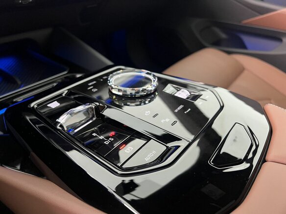 2025 BMW 5 серии 530i xDrive VIII (G60/G61/G68), чёрный, 9765000 рублей - вид 23