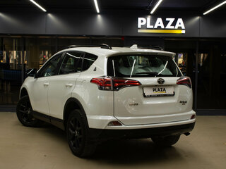 2018 Toyota RAV4 IV (XA40) Рестайлинг, белый, 2100000 рублей, вид 3