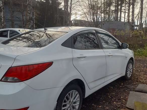 2016 Hyundai Solaris I Рестайлинг, белый, 900000 рублей - вид 2