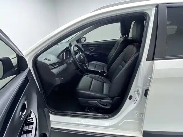 2022 Toyota Yaris L XP150 Рестайлинг, белый, 948000 рублей - вид 14