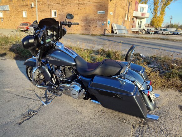 2012 Harley-Davidson Street Glide, серый, 899999 рублей - вид 5