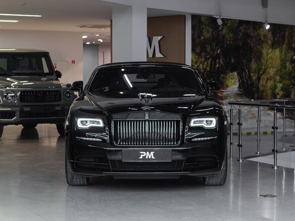 2021 Rolls-Royce Dawn Black Badge, чёрный, 45000000 рублей - вид 2