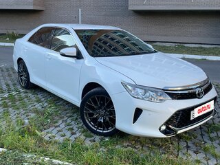 2015 Toyota Camry VII (XV50) Рестайлинг, белый, 1790000 рублей, вид 2