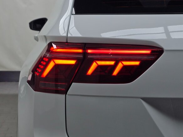 2024 Volkswagen Tiguan II Рестайлинг, белый, 3660000 рублей - вид 31