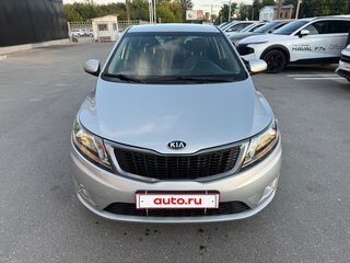 2015 Kia Rio 6-speed III, серебристый, 915000 рублей, вид 2