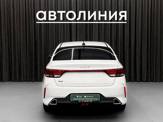 2021 Kia Rio IV Рестайлинг, белый, 1270000 рублей, вид 4