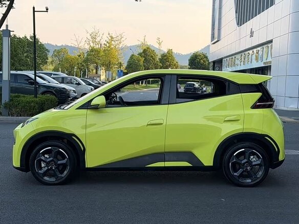2024 BYD Seagull 38.88 kWh I, жёлтый, 1360000 рублей - вид 5
