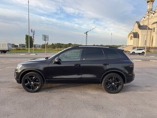 2017 Volkswagen Touareg II Рестайлинг, чёрный, 2700000 рублей, вид 4