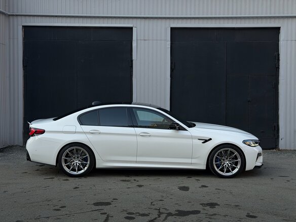 2020 BMW M5 VI (F90) Рестайлинг, белый, 9550000 рублей - вид 4