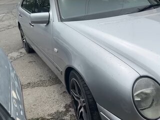1998 Mercedes-Benz E-Класс 240 II (W210, S210), серебристый, 650000 рублей, вид 2