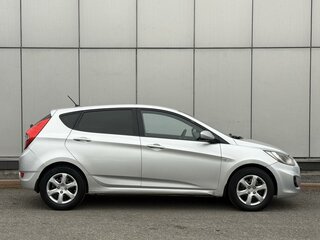2012 Hyundai Solaris I, серебристый, 700000 рублей, вид 4