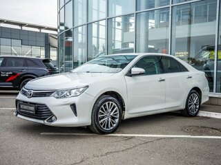 2016 Toyota Camry VII (XV50) Рестайлинг, белый, 2098000 рублей, вид 3