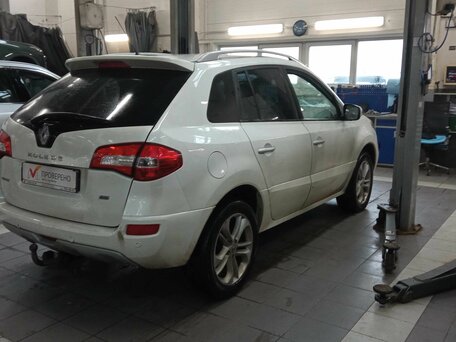 2013 Renault Koleos I Рестайлинг 2, белый, 950000 рублей, вид 3