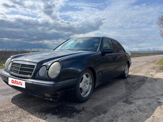 1995 Mercedes-Benz E-Класс 230 II (W210, S210), чёрный, 300000 рублей, вид 1