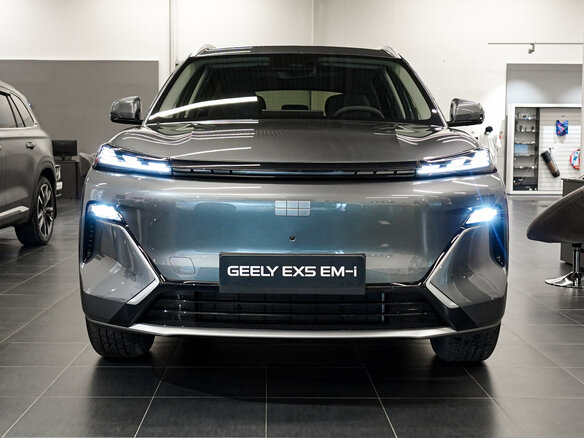 2026 Geely EX5 Гибрид EM-i, серый, 3974990 рублей - вид 2