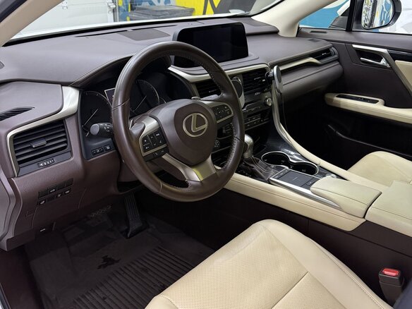 2020 Lexus RX 300 IV Рестайлинг, белый - вид 23