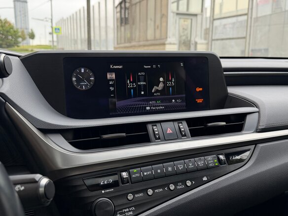 2020 Lexus ES 250 VII, белый, 4450000 рублей - вид 26