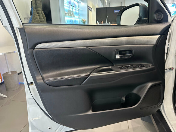 2014 Mitsubishi Outlander III Рестайлинг, белый, 1570000 рублей - вид 30