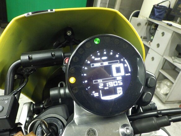 2016 Yamaha XSR900, жёлтый - вид 8