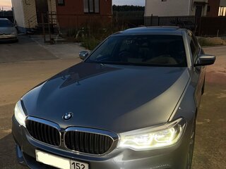 2018 BMW 5 серии 520d xDrive VII (G30/G31/G38), серый, 3850000 рублей, вид 4