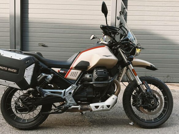 2020 Moto Guzzi V85 TT, бежевый, 800000 рублей - вид 5