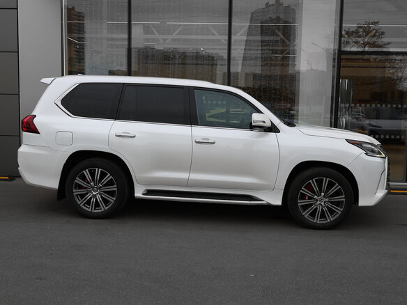 2016 Lexus LX 570 III Рестайлинг 2, белый, 7400000 рублей - вид 3