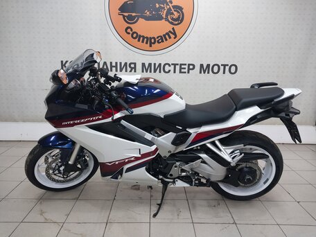 2020 Honda VFR 800, белый, 949000 рублей, вид 2
