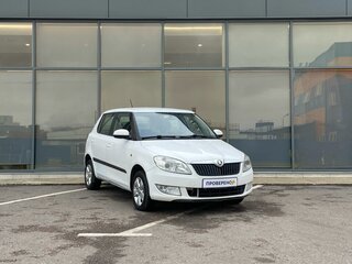 2013 Skoda Fabia II Рестайлинг, белый, 449000 рублей, вид 2