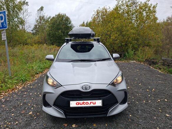 2021 Toyota Yaris IV, серебристый, 1100000 рублей