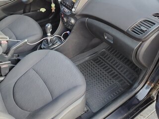 2011 Hyundai Solaris I, чёрный, 700000 рублей, вид 4