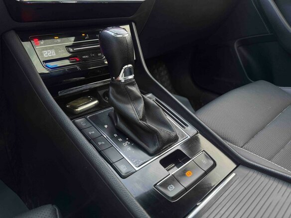 2022 Skoda Superb III Рестайлинг, серебристый, 2377700 рублей - вид 16
