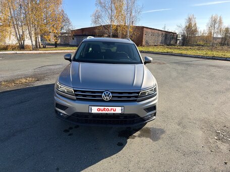 2018 Volkswagen Tiguan II, серебристый, 2500000 рублей, вид 2