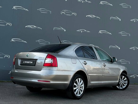 2012 Skoda Octavia II (A5) Рестайлинг, серебристый, 375500 рублей - вид 1