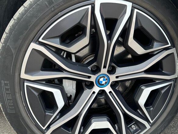 2022 BMW iX xDrive40 I (I20), серый, 6300000 рублей - вид 5