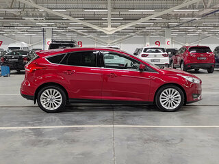 2017 Ford Focus III Рестайлинг, красный, 1080000 рублей, вид 4