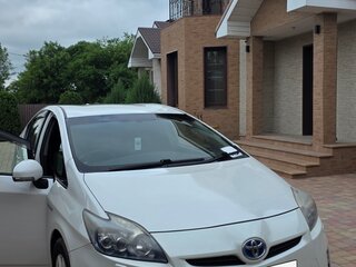 2011 Toyota Prius III (XW30), белый, 650000 рублей, вид 2