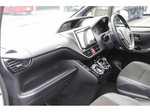 2021 Toyota Noah III (R80) Рестайлинг, белый, 2050000 рублей - вид 15