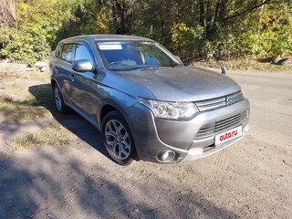2014 Mitsubishi Outlander PHEV III Рестайлинг, серый, 1750000 рублей, вид 4