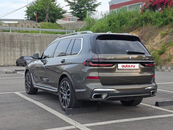 2025 BMW X7 40i I (G07) Рестайлинг, зелёный, 12290032 рублей - вид 3