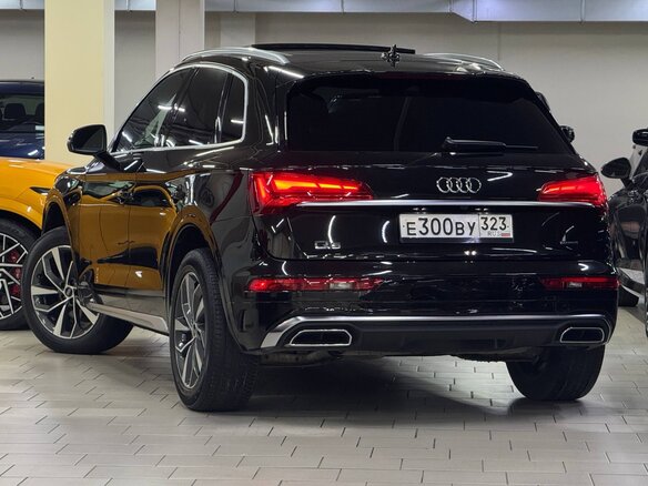 2022 Audi Q5 45 TFSI II (FY) Рестайлинг, чёрный, 3700000 рублей - вид 11