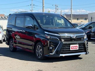 2021 Toyota Voxy III (R80) Рестайлинг, чёрный, 1988000 рублей, вид 1