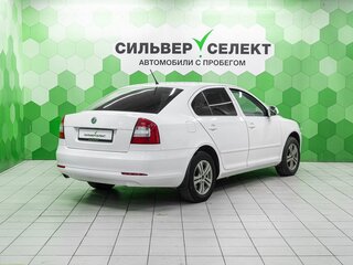 2012 Skoda Octavia II (A5) Рестайлинг, белый, 670000 рублей, вид 2