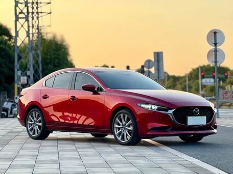2022 Mazda 3 Axela IV (BP), красный, 1340000 рублей, вид 4