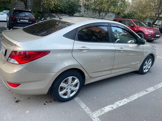 2011 Hyundai Solaris I, бежевый, 530000 рублей, вид 4