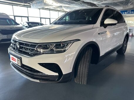 2021 Volkswagen Tiguan II Рестайлинг, белый, 3880000 рублей, вид 1