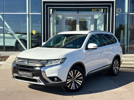 2021 Mitsubishi Outlander III Рестайлинг 3, белый, 2160000 рублей, вид 1