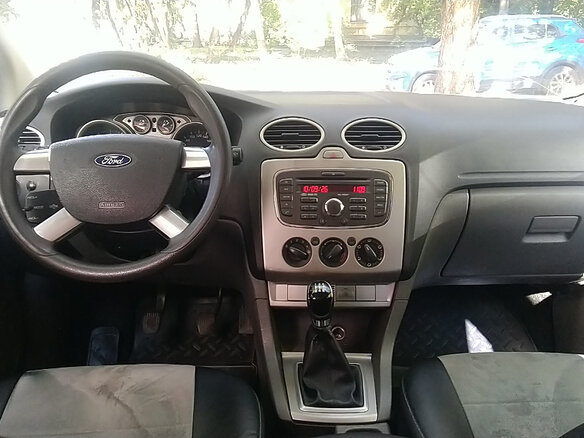 2010 Ford Focus II Рестайлинг, серебристый, 400000 рублей - вид 6