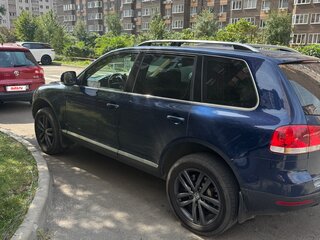 2005 Volkswagen Touareg I, синий, 1100000 рублей, вид 2